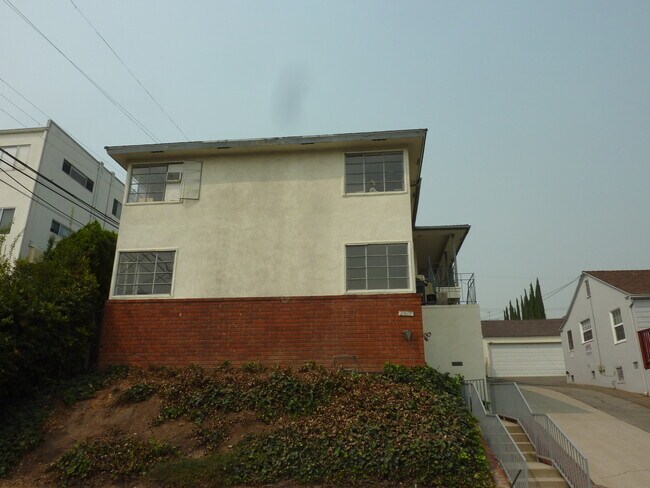 Building Photo - 2017 N Hoover St