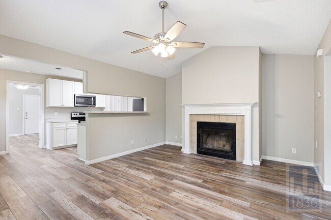 Building Photo - 13305 Waverly Ct