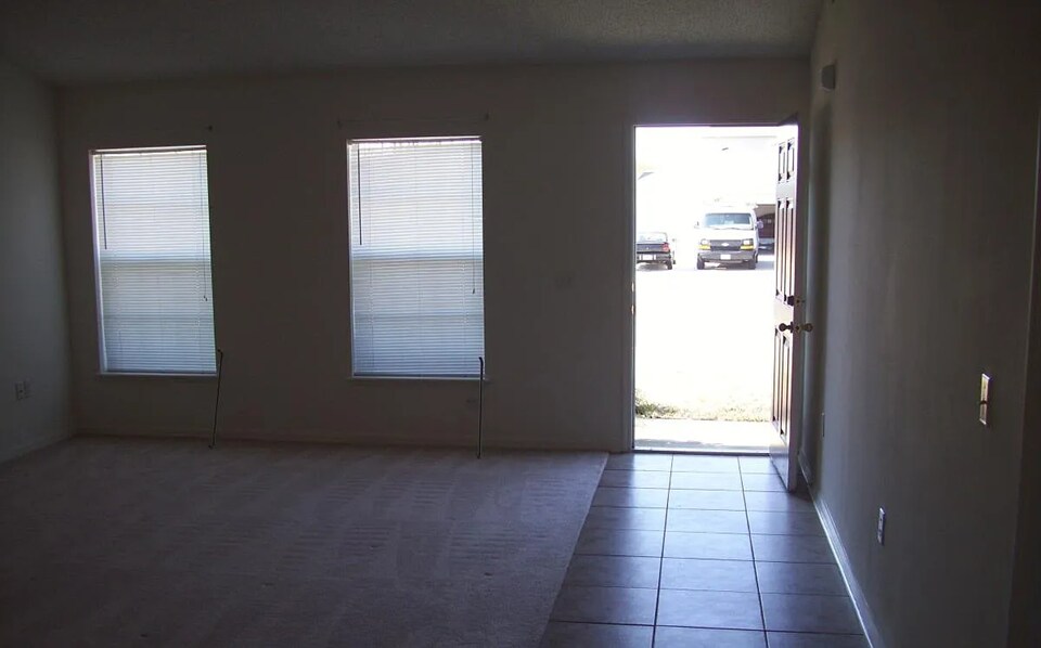 Building Photo - 1628 Myrtle Lake Ave