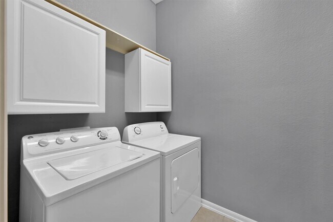 Building Photo - 210 Cheswood Forest Pl