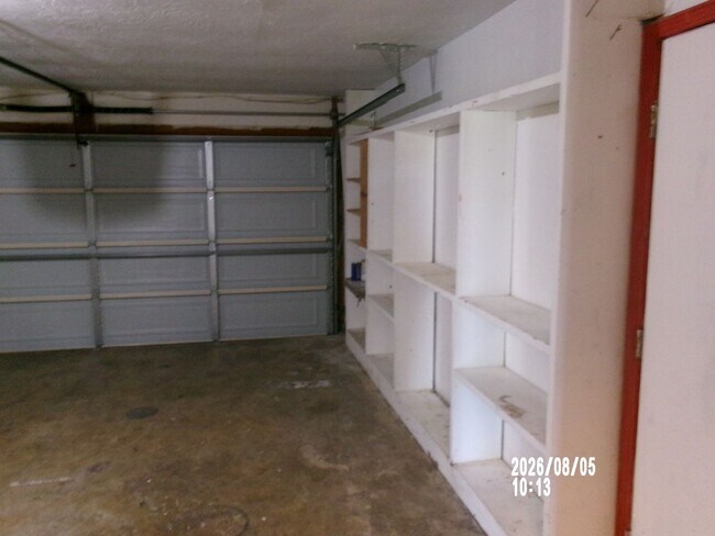 Building Photo - 6049 SW Atterbury Dr