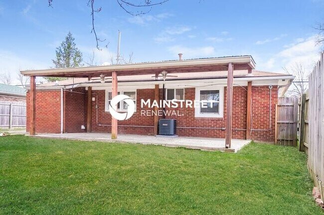 Building Photo - 3 Bedroom Pet-Friendly Home in LOUISVILLE, KY with Main Street Renewal