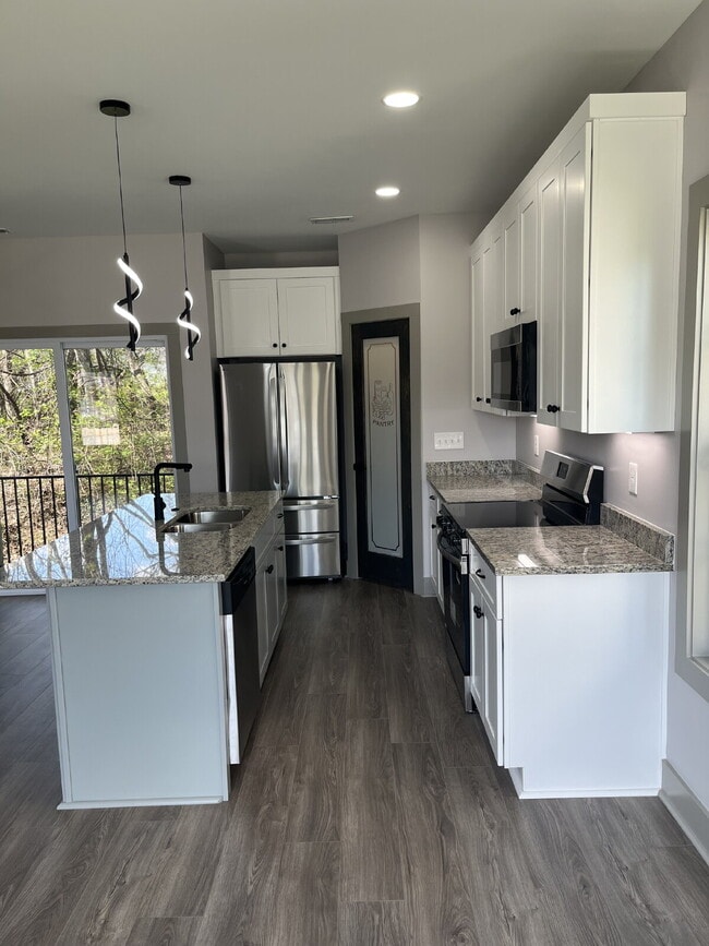 Building Photo - 2922 Painted Pony Dr