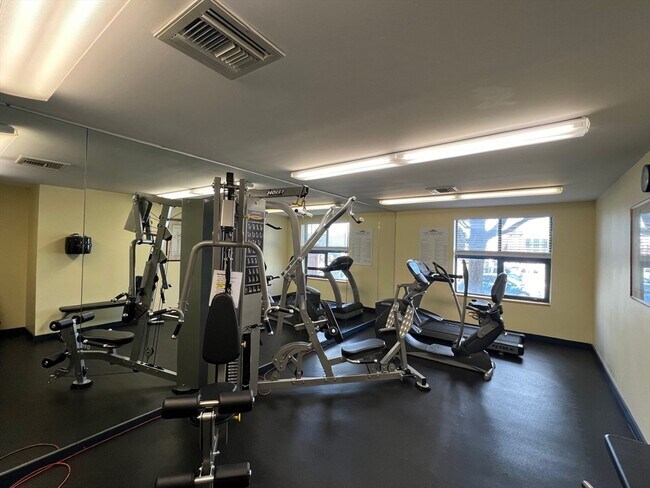 Building Photo - 170 Gore St