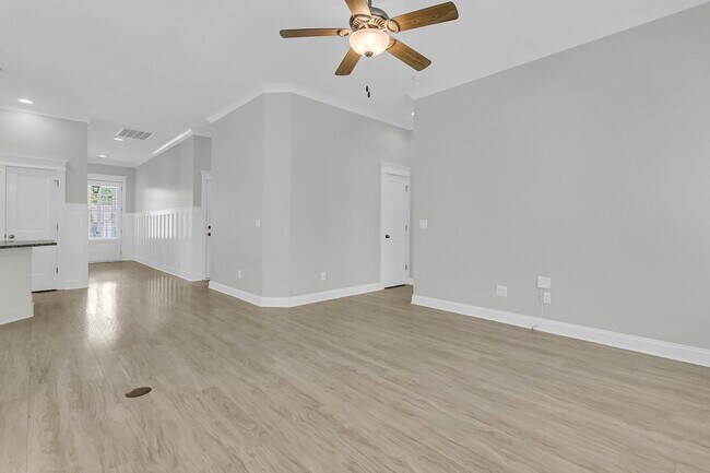 Building Photo - Newly Refreshed Single Story Home in Carol...