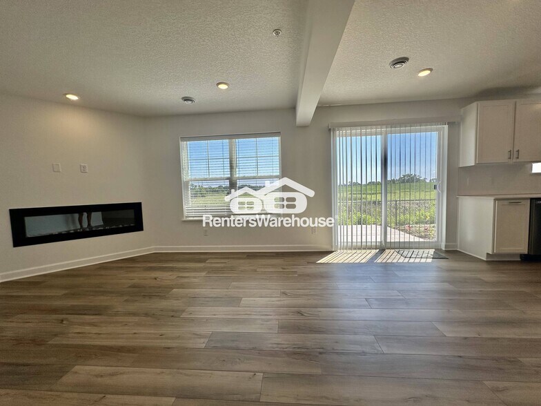Building Photo - 1065 Jubert Dr