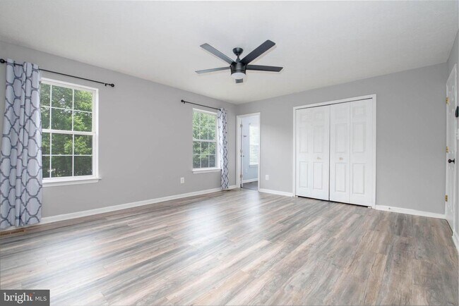 Building Photo - 11 Poplar Grove Ave