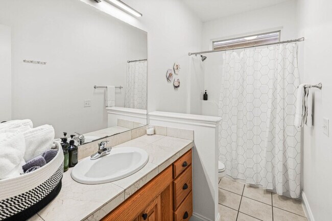 Building Photo - 1802 NW Mustang Ave