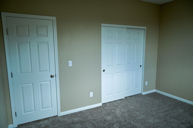 Building Photo - Beautiful 3 bed Townhome in Summerlin