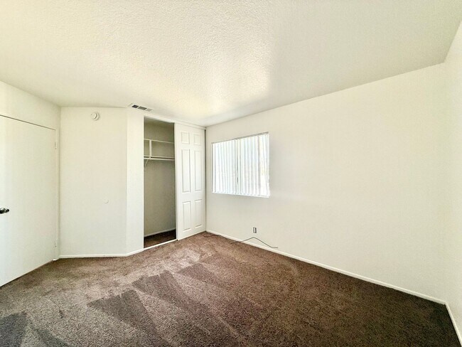 Building Photo - AVAILABLE NOW !! 2 Bedroom 2 Bathroom Apartment in Bermuda Dunes! MOVE IN SPECIAL! HALF OFF ONE M...