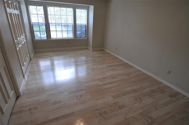 Building Photo - 13121 New Boston Bend