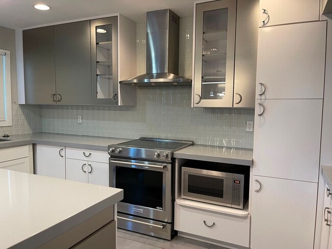 Building Photo - 2927 E Fairmount Ave