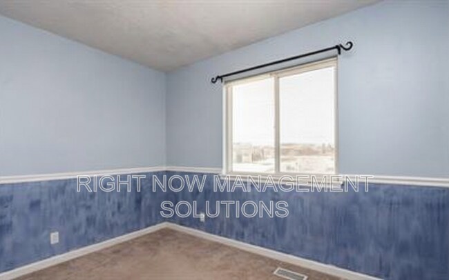 Building Photo - 815 S Pawnee Ave