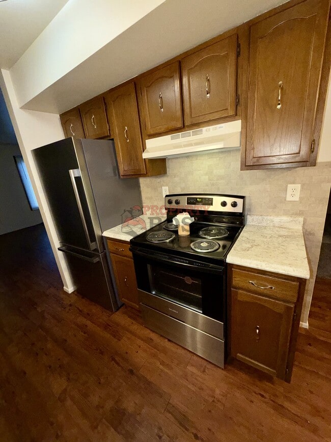 Building Photo - 1351 Pine Ct