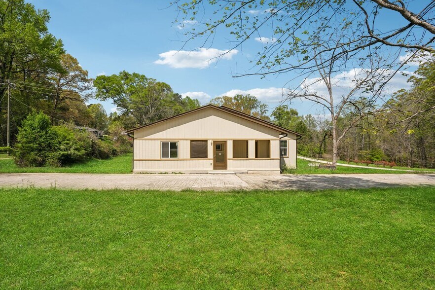 Building Photo - 961 Old Conyers Rd