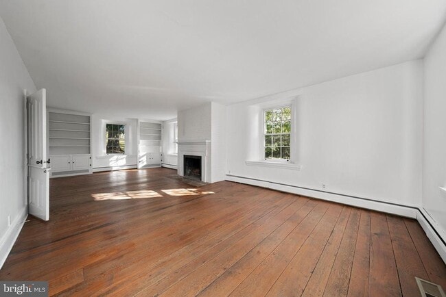 Building Photo - 1025 N Chatham Rd
