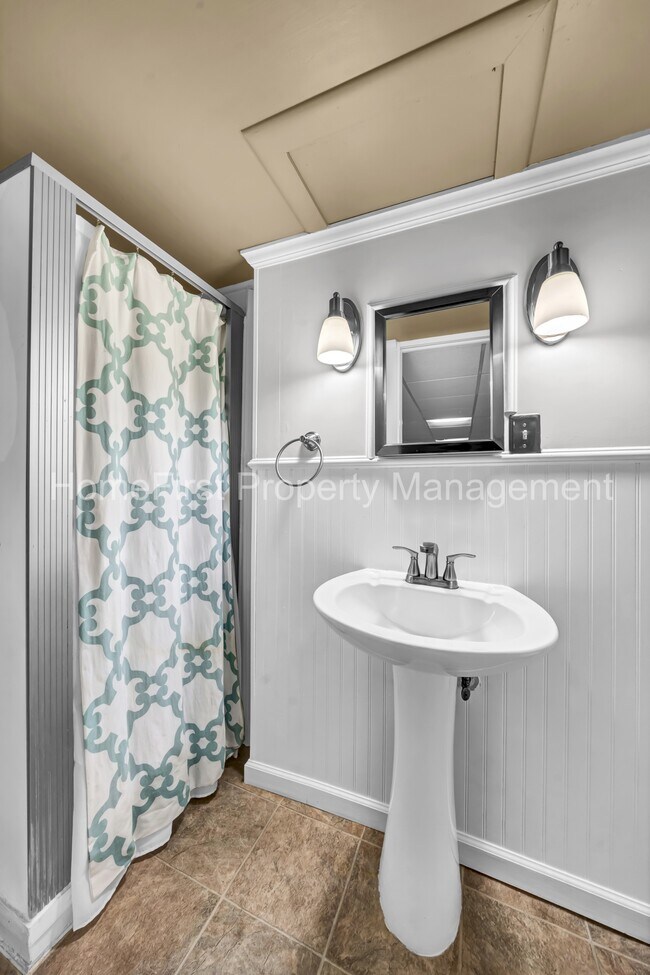 Building Photo - 118 Meadowlark Dr