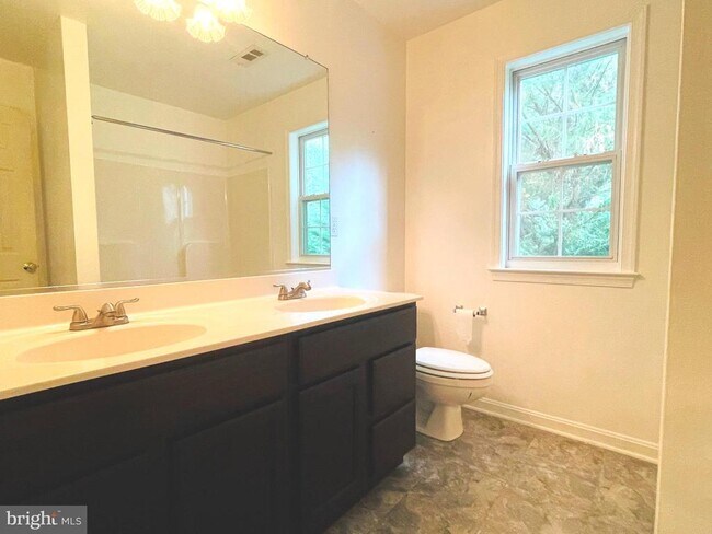 Building Photo - 9 Scarlet Oak Cir