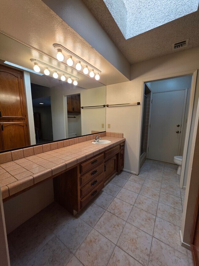 Building Photo - 6901 Courtside Cir