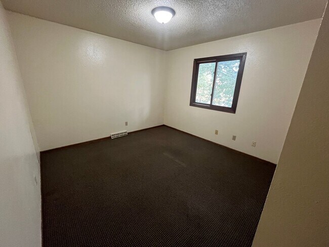 Building Photo - 2 Bed Apartment at the Driftless Apartment...