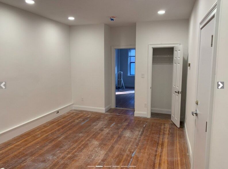 Building Photo - 31 Temple St