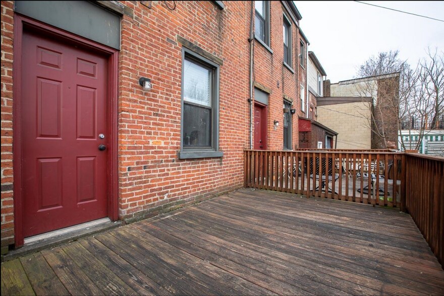 Building Photo - 413 E Carson St