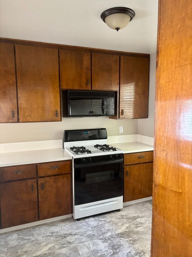 Building Photo - CUTE AS A BUG!  Super private Eldorado Hil...