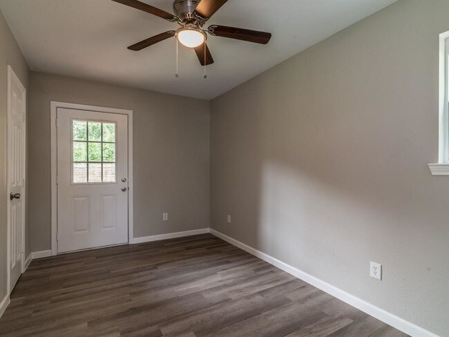 Building Photo - 1819 Cove Park Dr