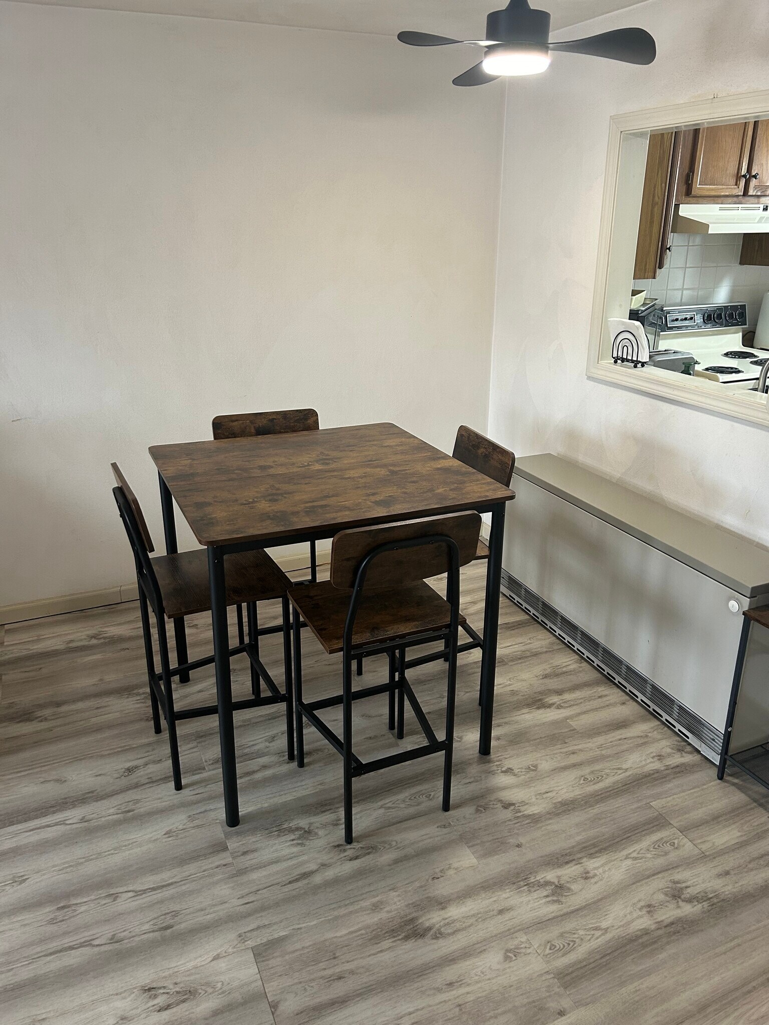 Dining area - 14 Chelsea Sq