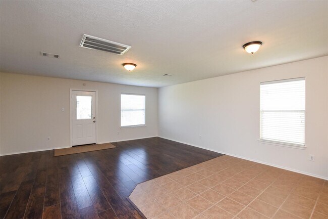 Building Photo - 19014 Prairie Bluff Dr