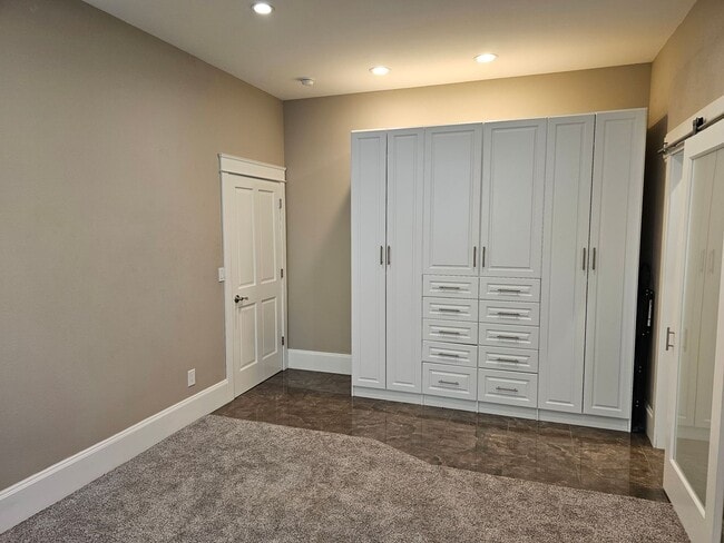 Building Photo - 10203 White Birch Ln