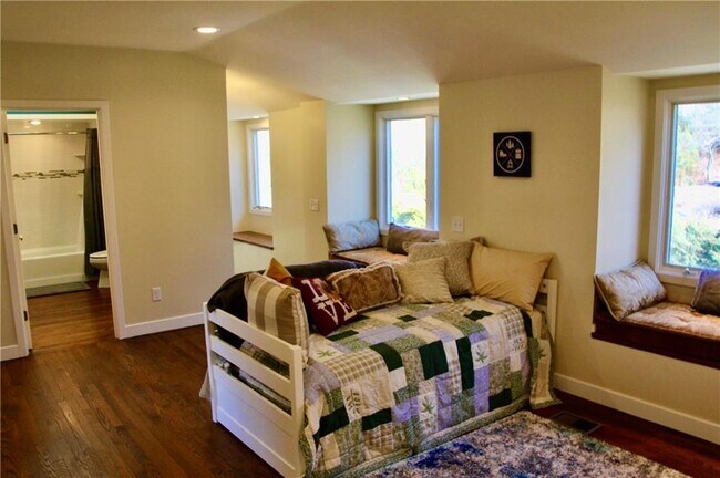 Building Photo - 39 Berrie Ln