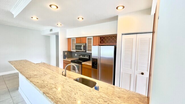 Building Photo - 107 Half Moon Cir