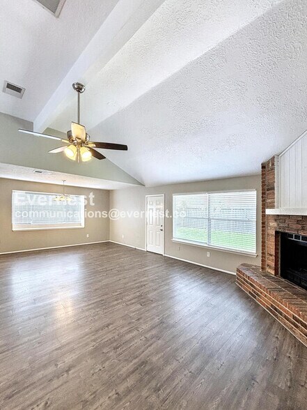 Building Photo - 2426 Tall Ships Ln