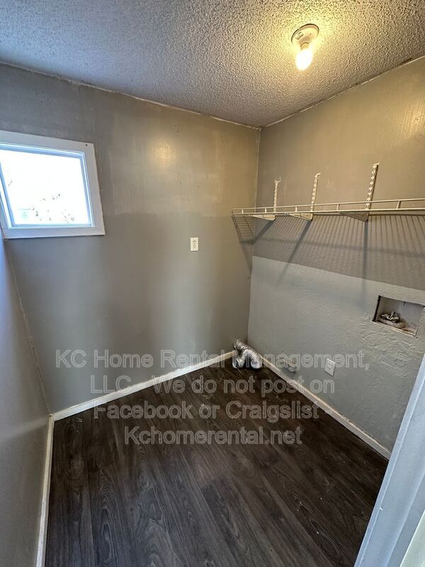 Building Photo - 8044 Wabash Ave