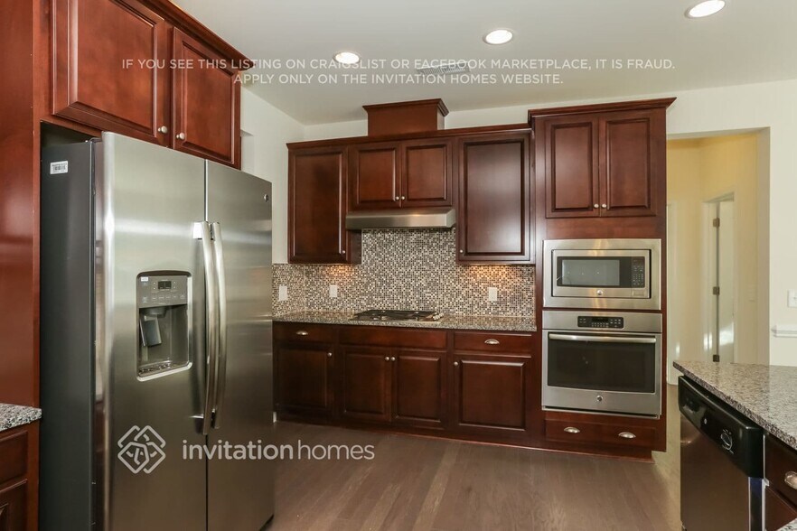 Building Photo - 11350 Cedarvale Farm Pkwy