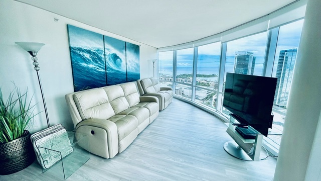 Building Photo - 1296 Kapiolani Blvd