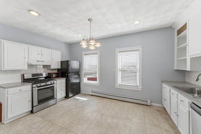 Building Photo - Pawtucket/Woodlawn Single Family Home - $2,250