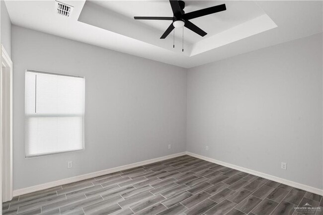 Building Photo - 18 N Onyx Ave