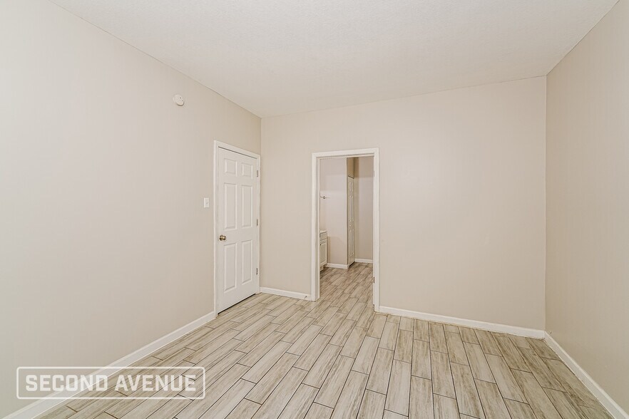 Building Photo - 544 7th St S