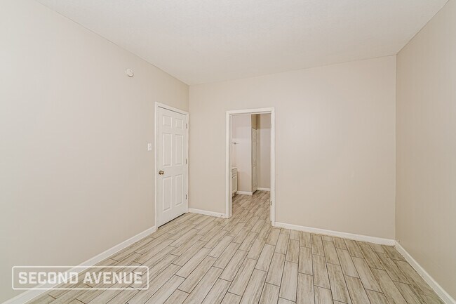 Building Photo - 544 7th St S