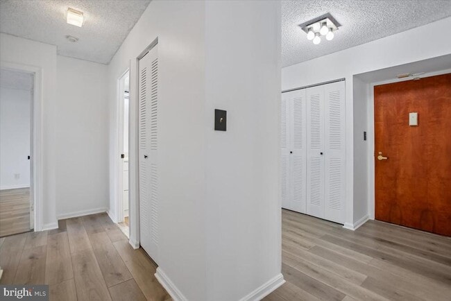 Building Photo - 3800 Powell Ln