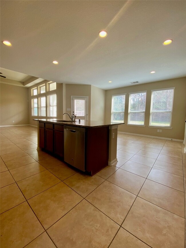 Building Photo - 15 Sagamore Ridge Pl