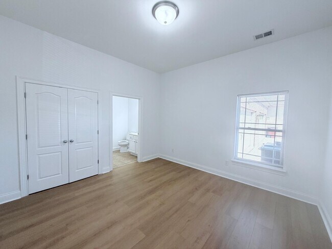 Building Photo - 502 Regency Cir