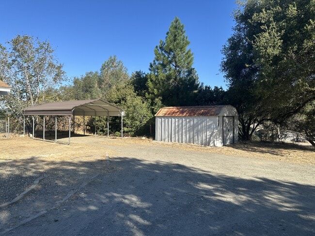 Building Photo - 33030 Rd 233