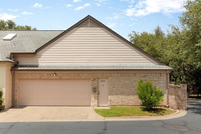 Building Photo - 2834 Montebello Rd