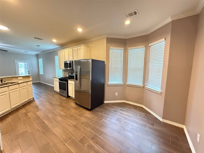 Building Photo - 13115 Southern Valley Dr