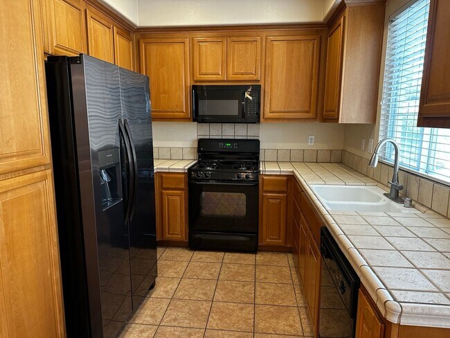 Building Photo - Beautiful tri-level Communications Hill home