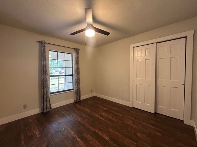 Building Photo - STUNNING 4BR/2BA Home with PRIVATE POOL & ...