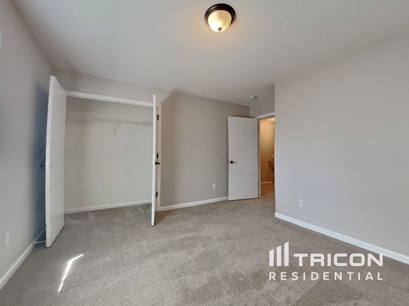 Building Photo - 5705 Waterpoint Dr